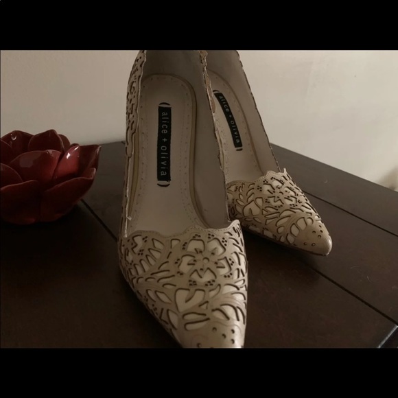 Alice & Olivia size 5.5 stilettos - Picture 2 of 5
